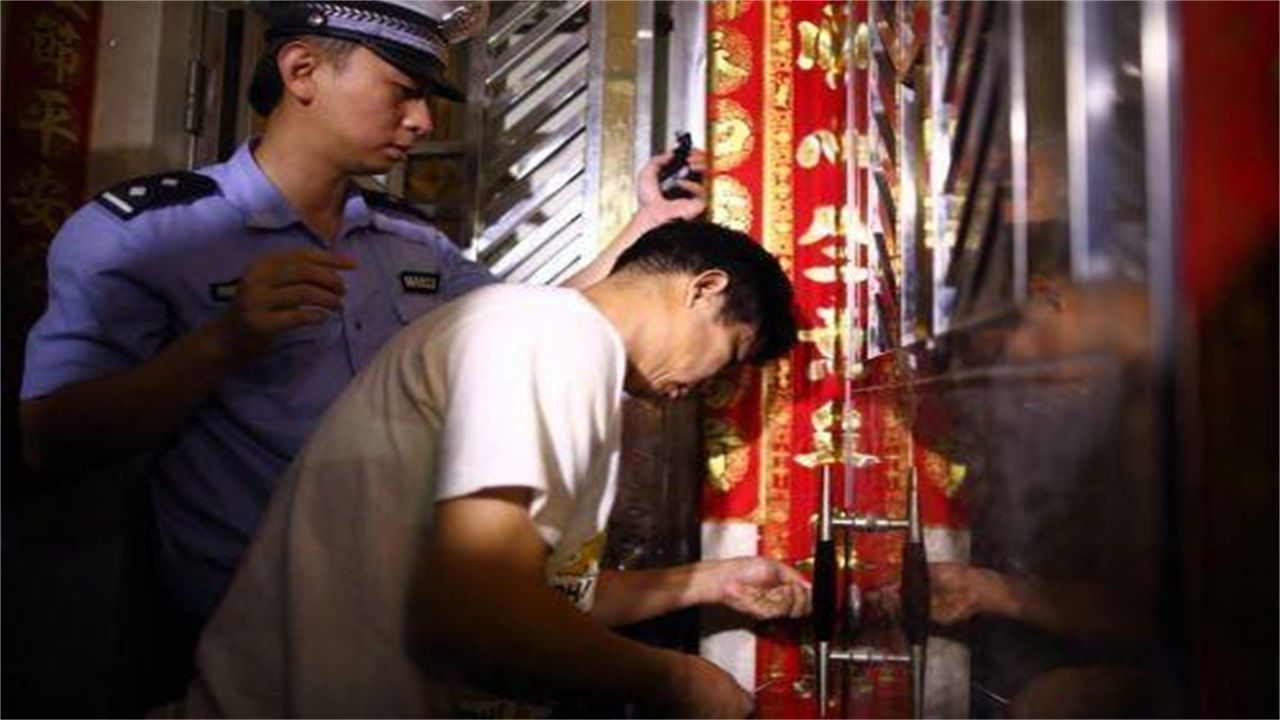 周口请开锁师傅开了锁后，师傅